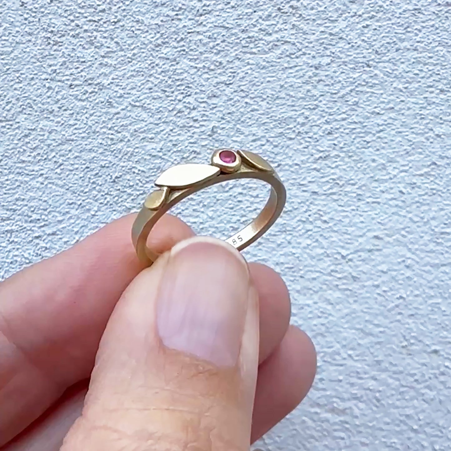 Lotus ruby ring - gold