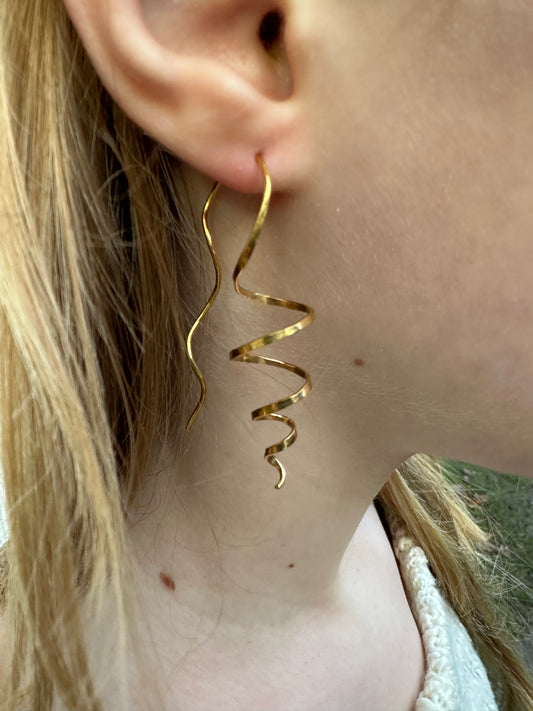 Earrings. 2 Curled hanger gold plated large
