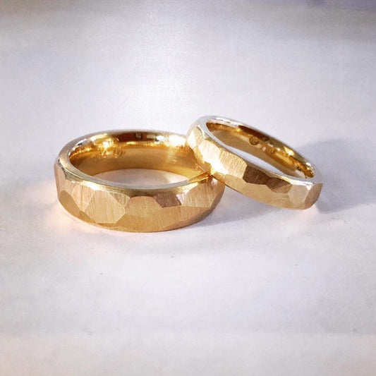 Random faceted ring