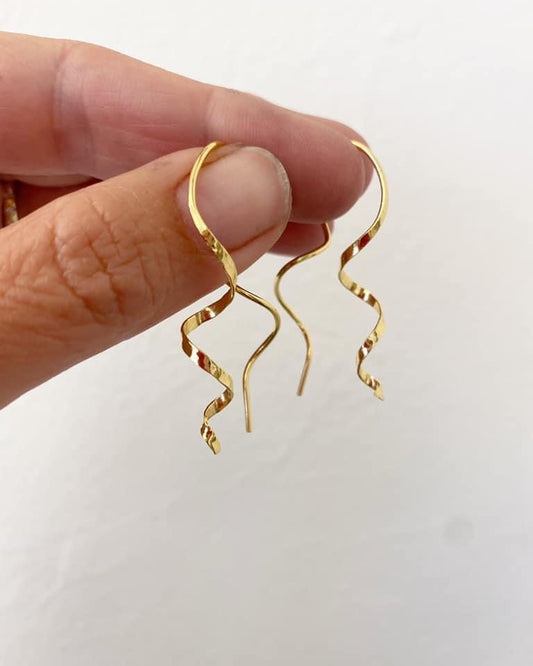 Curled hanger medium gilded