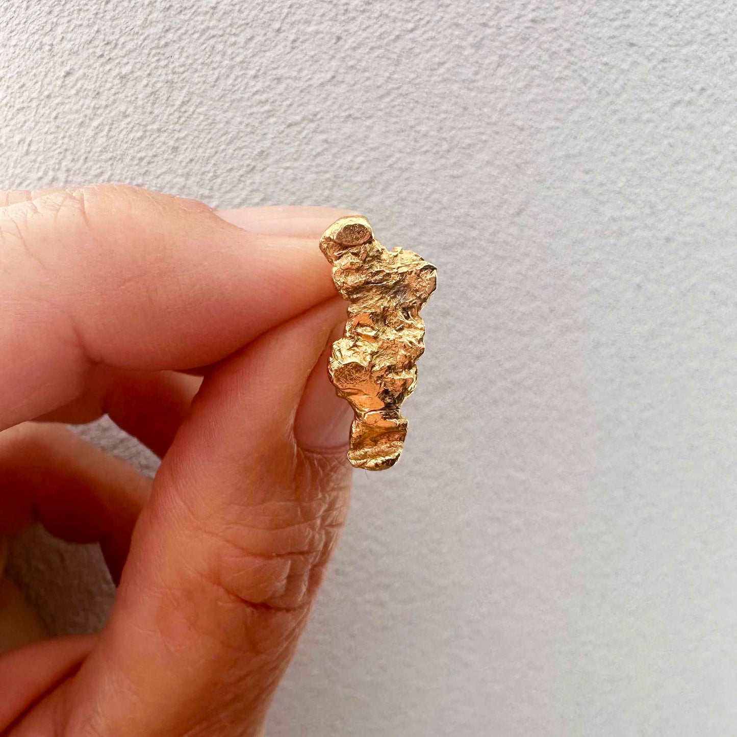 Scratchy unique large 2