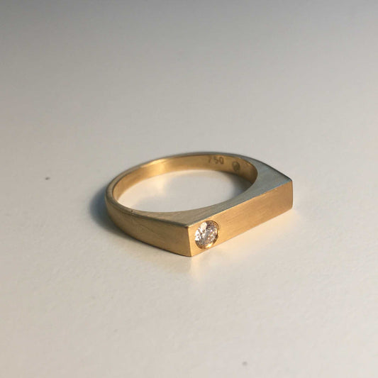 Grafisk slim signet - gold