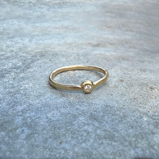 Hammer struck & diamond - gold